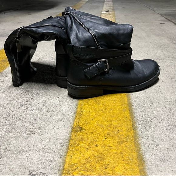 Women's Pull-On Black Slouch Boots with Decorative Zipper and Buckle :: Size 9 - Picture 6 of 7